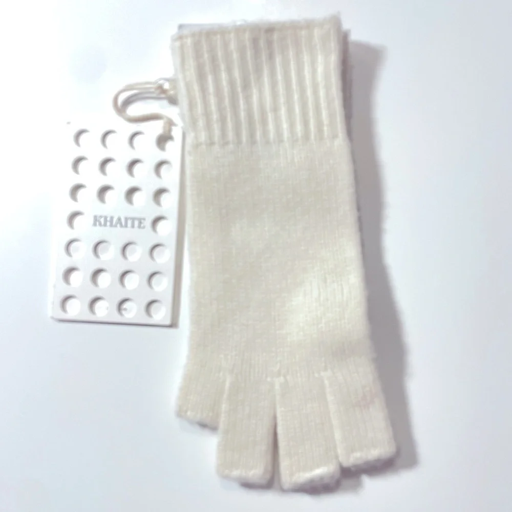 KHAITE Kai Cashmere Fingerless Gloves Cream